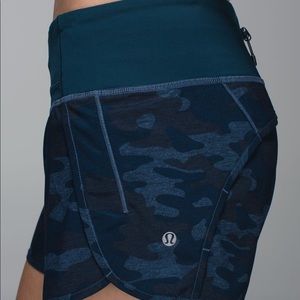 Lululemon blue camo run times workout shorts 4